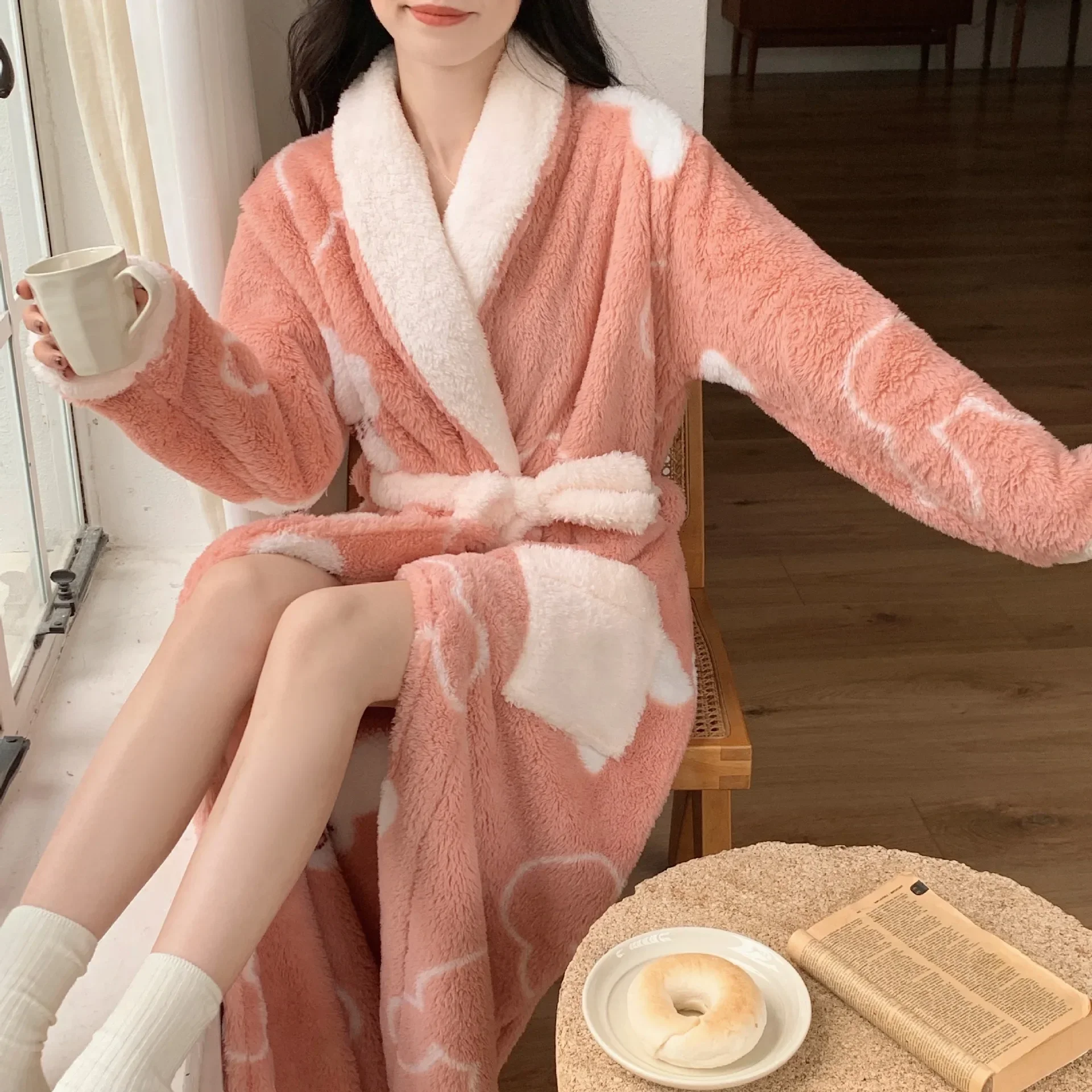 Printed Robes Bathrobes Thickened Flannel Nightwear Women's Autumn Winter Warmth Korean Version Simple Long Sleeved Nightgown