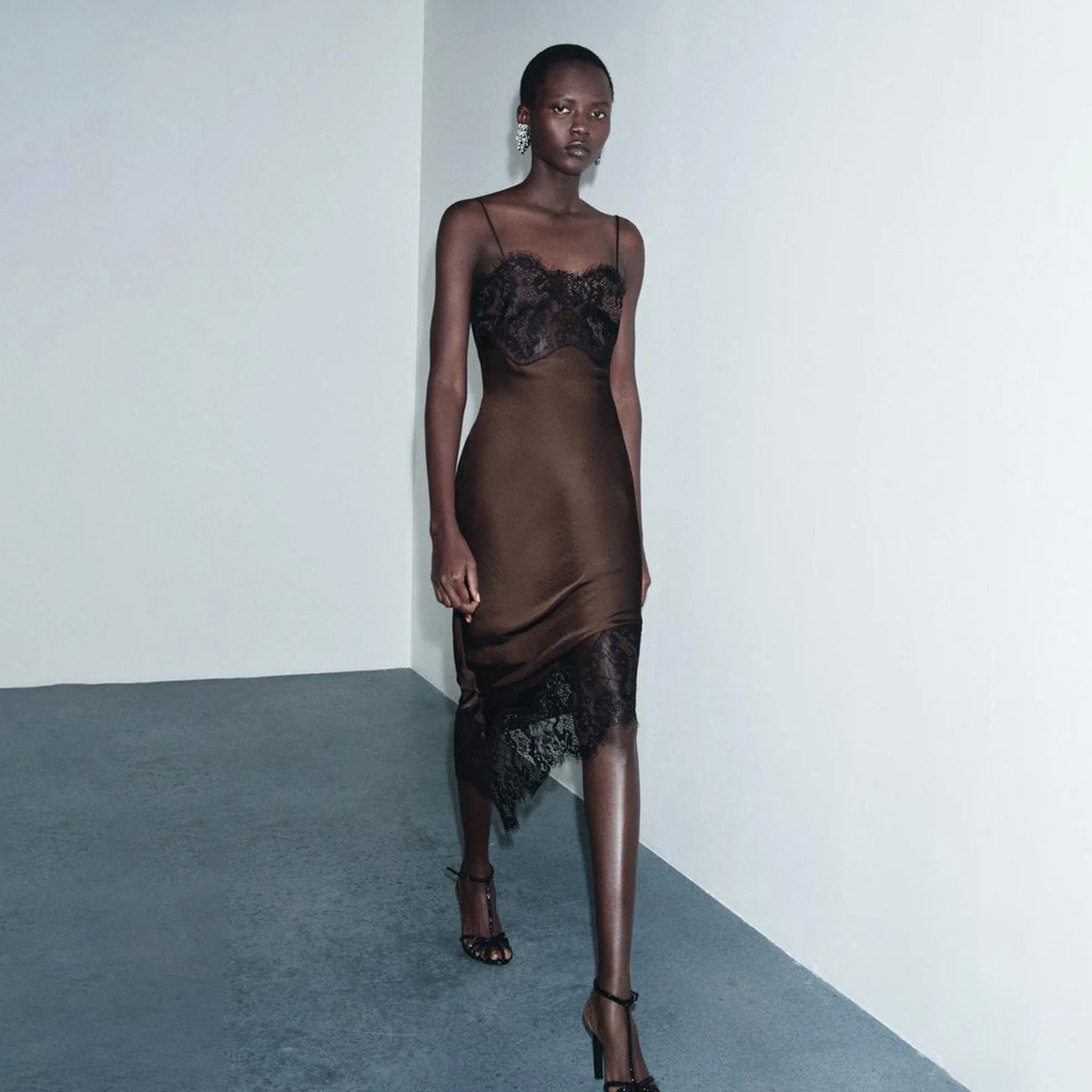 Sukienka damska BJTZ, asymetryczna, koronkowa, satynowa, elegancka, na wiosnę i lato 2026, na wieczorne przyjęcie, koktajl.