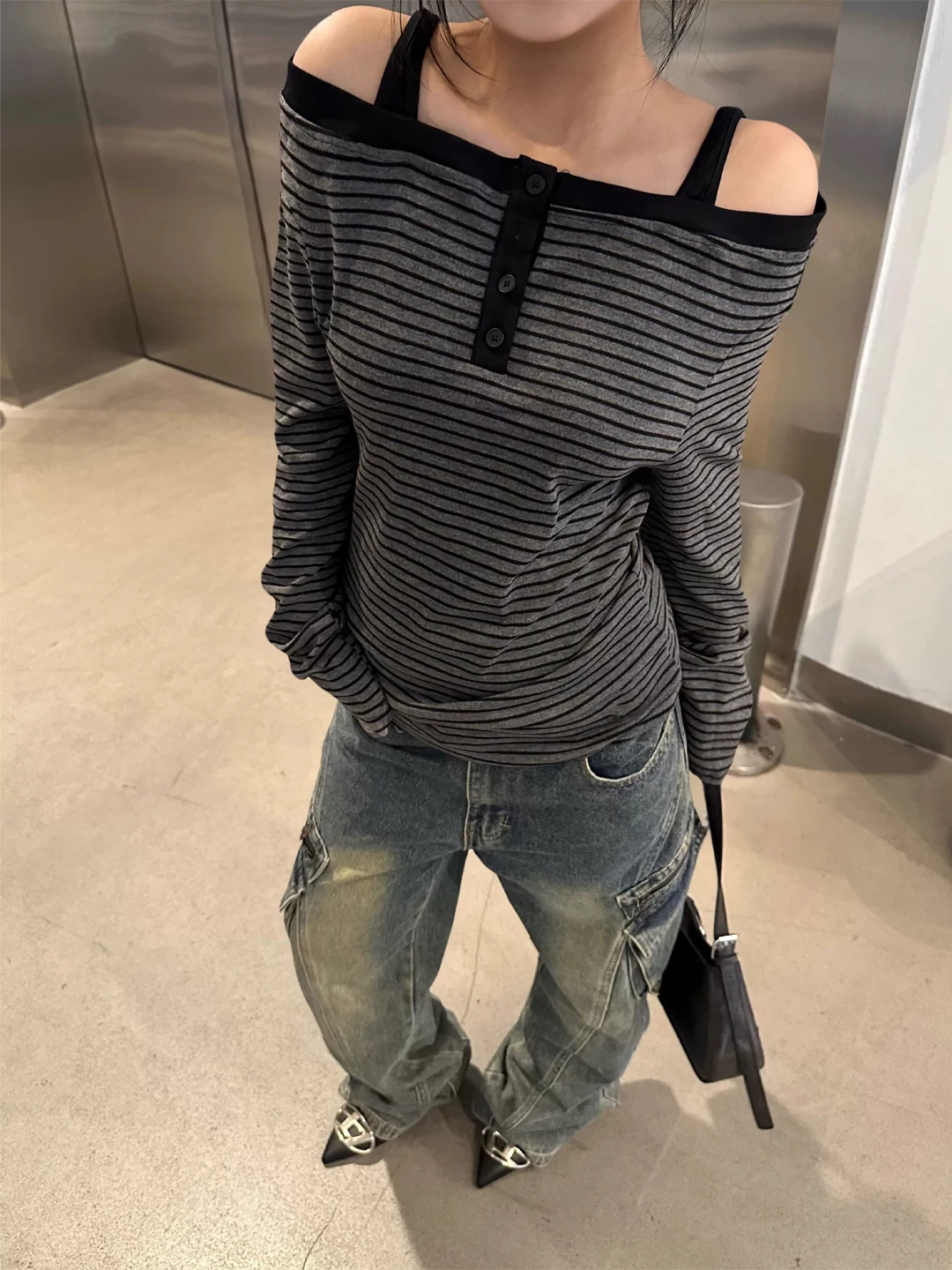 Retro American Striped Long Sleeve T-Shirt Women Early Autumn Loose Lazy Spicy Button Unique Exquisite Top Shoulder Baring