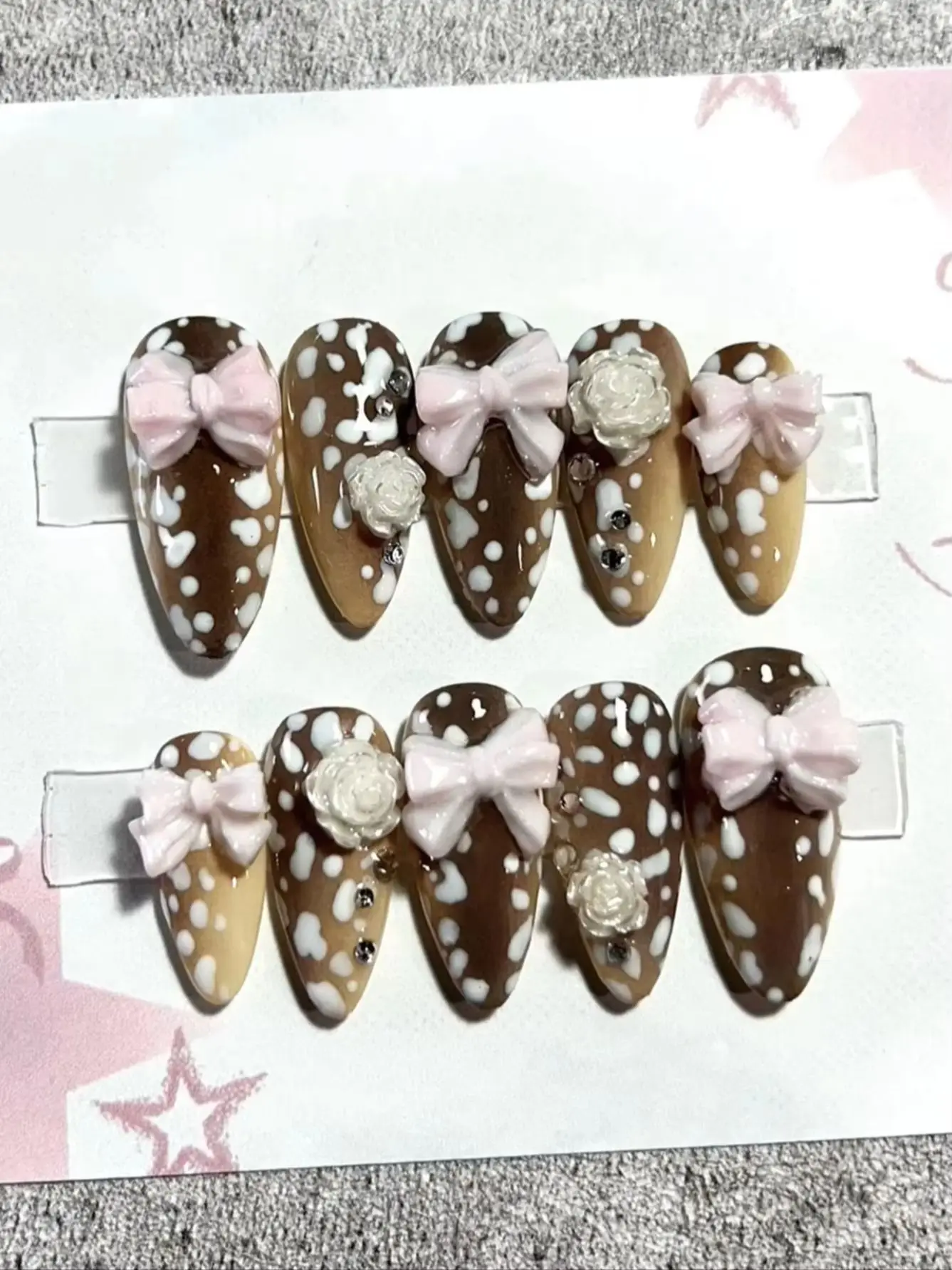 10-Piece Set of Long Almond-Shaped Nail Art Decorations with Bowknots and Camellia Flowers for Autumn and Winter, Suitable for Sweet Girls' Handmade Nail Art, Autumn and Winter Coat and Sweatshirt Outfits, Melard Color Scheme Outfits, Afternoon Tea Outings, Date Outings, Sweet and Cool Daily Outfits, and Holiday-Themed Styles.