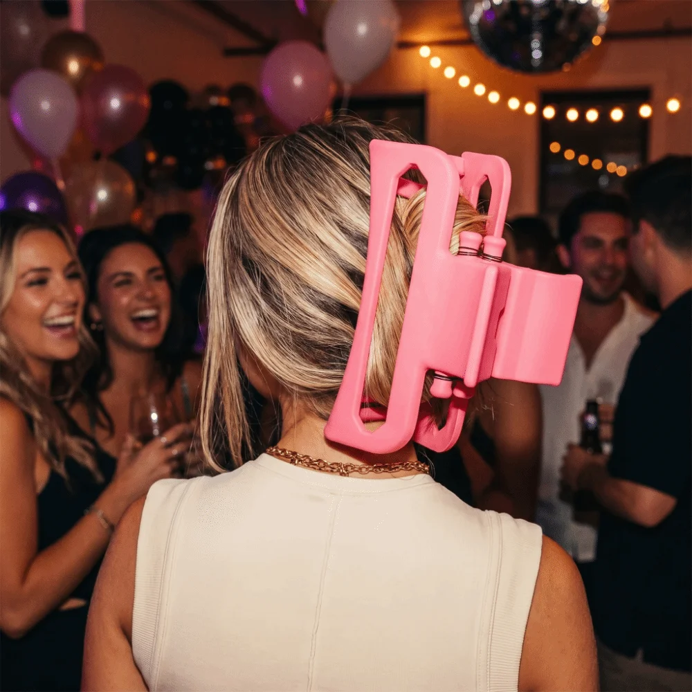 

Interesting Pink Color Extra Large Claw Clip Unique Fashion Shark Clip Eye-catching Plastic Anti Drop Hairpin Filming Props