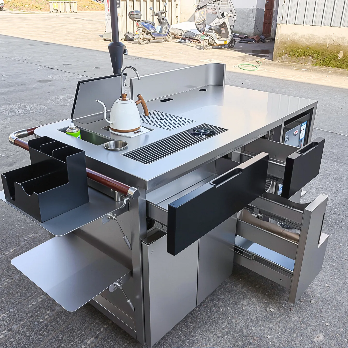 Stainless steel coffee cart can be used immediately after power on, with its own water supply and launching, commercial street
