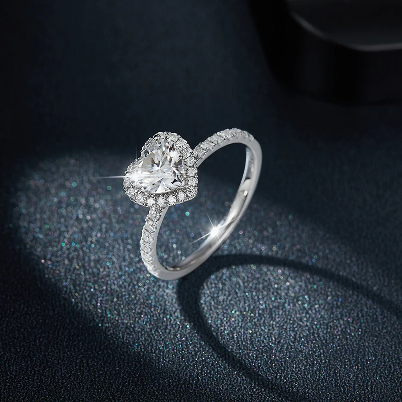 フォロークラウド-女性のためのmoissaniteハートリング、結婚披露宴の婚約バンド、925スターリングシルバージュエリー、合計1.44カラート