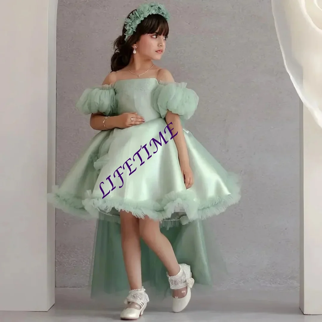 فساتين فتاة الزهور مخصصة باللون الأخضر قبالة الكتف مخصصة على شكل حرف A مطوي عالية ومنخفضة مزينة بحفلات أعياد الميلاد الأولى