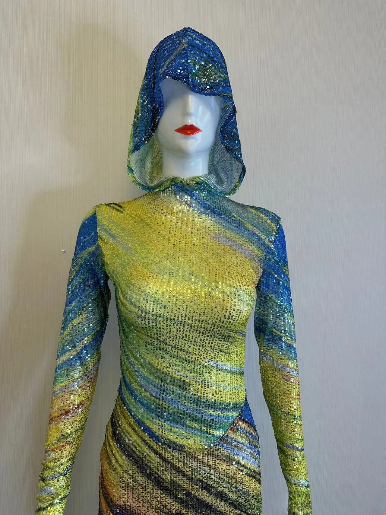 أزياء الطباعة الملونة مقنعين مرحلة الحرم الجامعي أداء شخصية ملابس الشارع Vestidos Festas E Eventos Vestidos De Bienvida