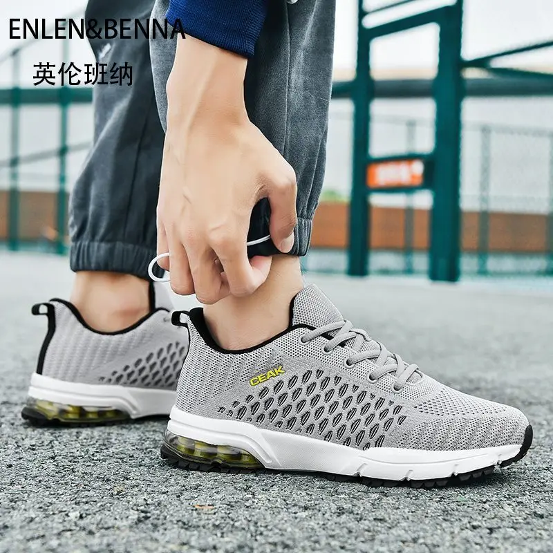 

Обувь для спорта и отдыха на воздушной подушке для бега. Дышащая повседневная мягкая подошва. Универсальная новая мужская обувь.