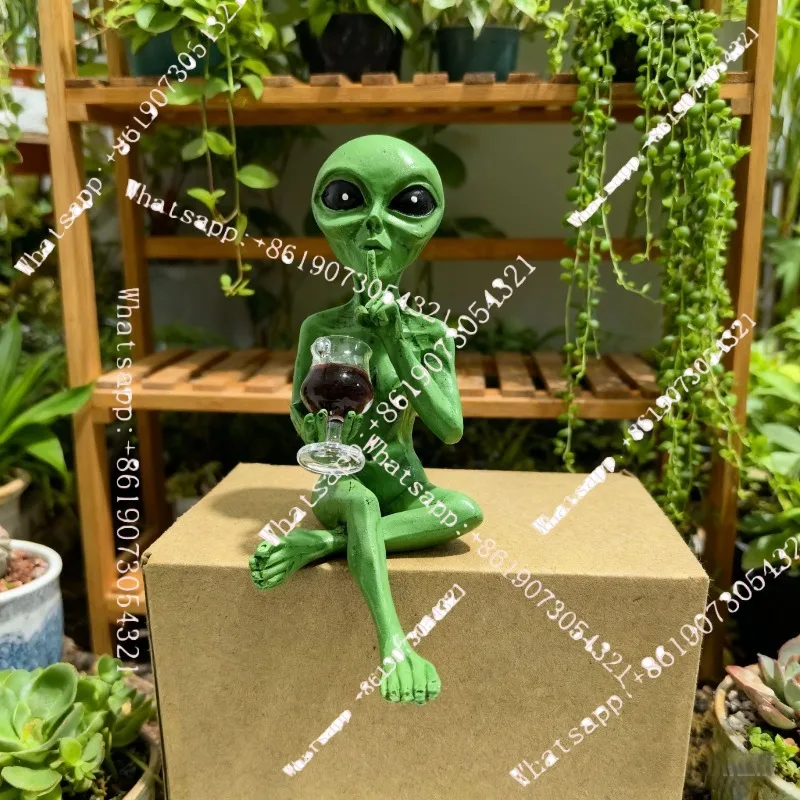 Alien resin UFO outdoor gnome garden statue ornament decoration