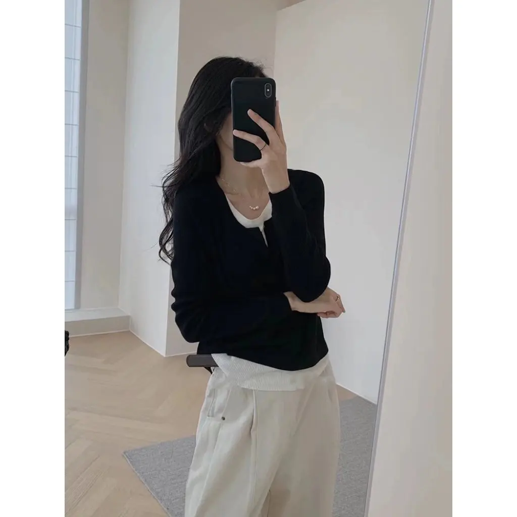 

Women's High-Bottom V-Neck T-Shirt Contrasting Color Splicing Korean Style Long-Sleeved Fake Two-Piece Top Spring