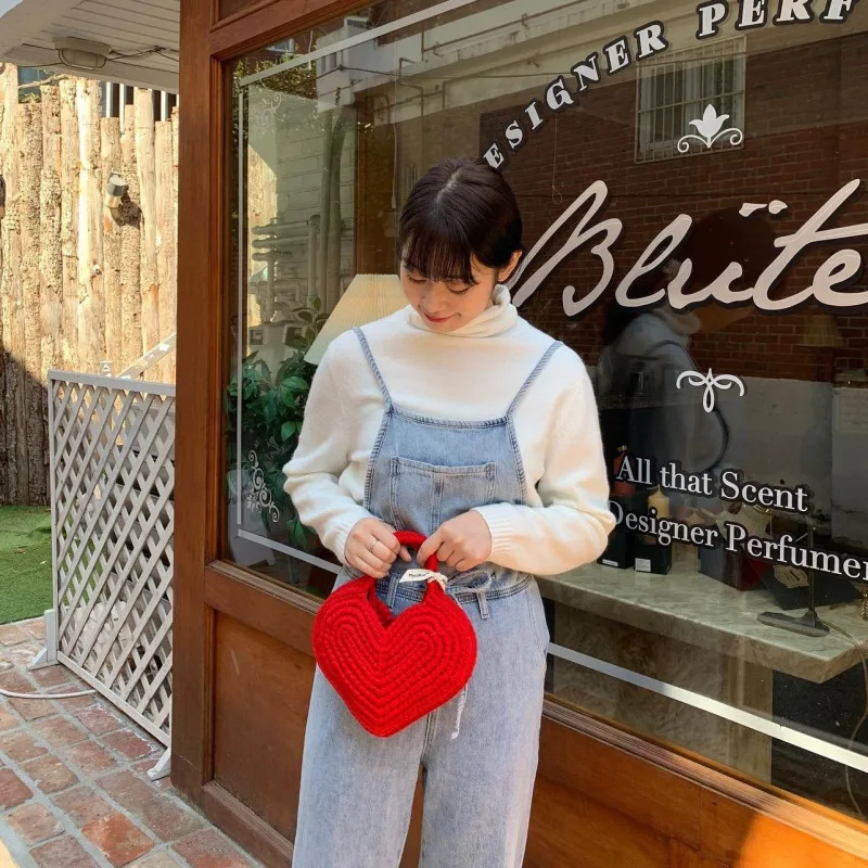 Hand-crocheted Wool Heart-shaped Valentine's Day Hot Selling Women's Gift Single Shoulder or Hand Carrying Multi-purpose Bag 3