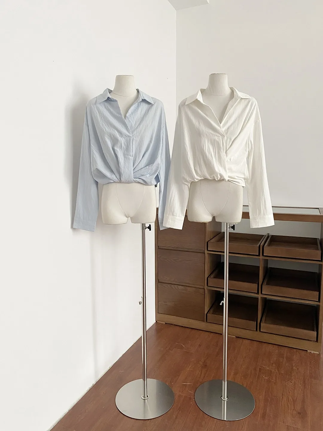 

Slimming Effect Long Sleeve Collar Shirt Women's Commuter Style Loose Fit Waist Cinched Spring 2026 Fashion Top