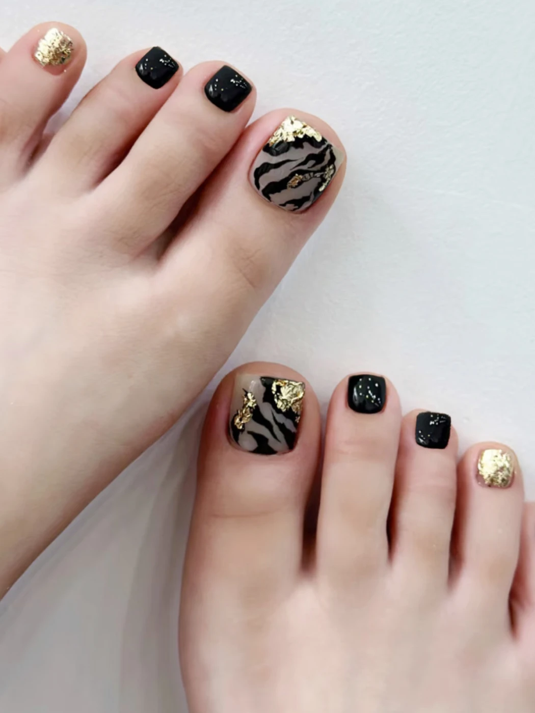 

Bla Leopard Print Nail Tips Gold Sparkle Wearable False Nails Faionable Pedicure Nail Art Cross-Border Animal Print