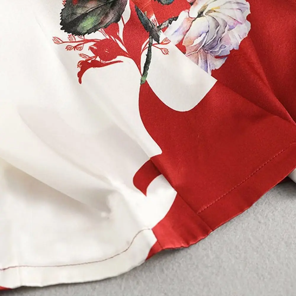 เสื้อผ้าสไตล์วินเทจพิมพ์ลายดอกไม้ คอทรงกลม ผ้าไหมซาตินหลวมสบายสำหรับผู้หญิง เสื้อยืดแขนสั้น 3 ขนาด