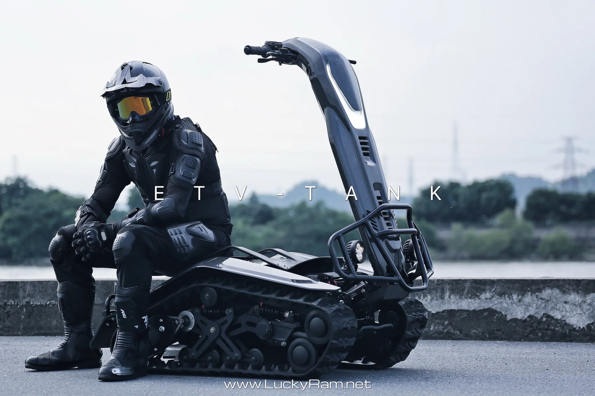 72V 6KW Unique All-Surface Dual Tracked Vehicle