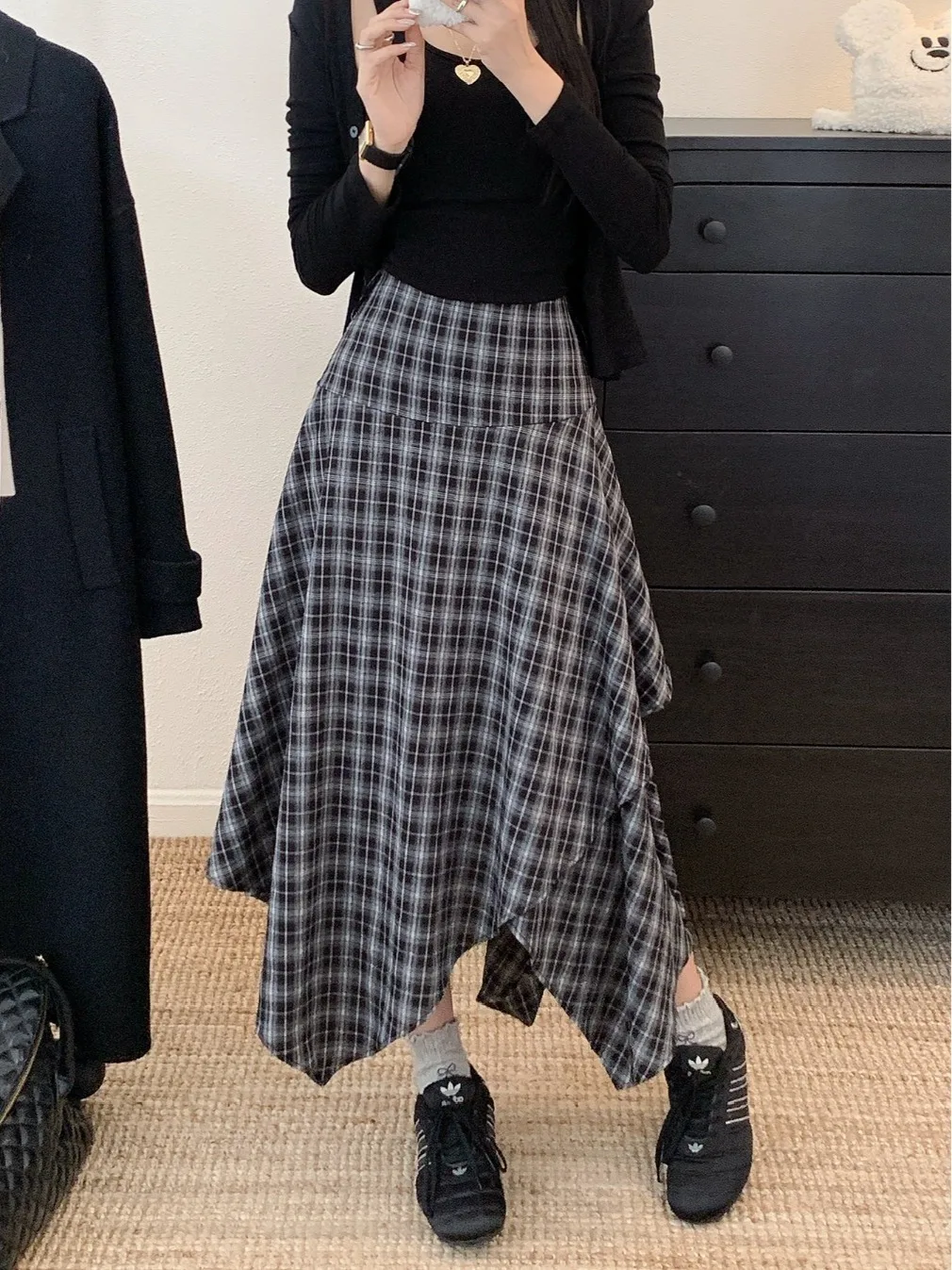 Gonna longuette a vita alta scozzese irregolare vintage da donna Y2K Slim Harajuku stile britannico gonna a trapezio autunno ufficio abbinamento versatile