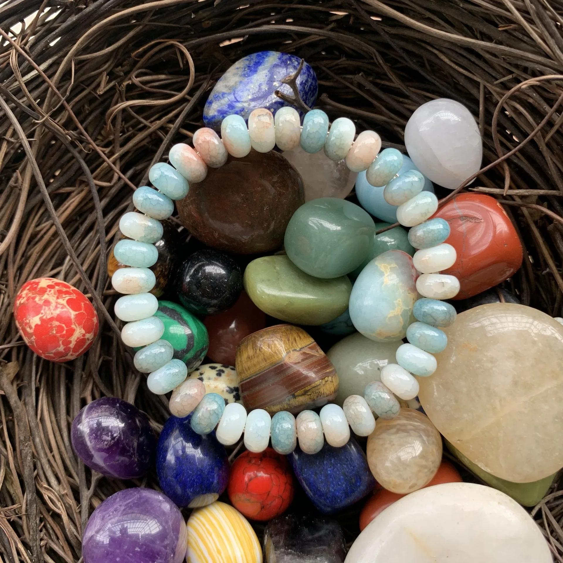 سوار خرز عصري مختلط الألوان مصنوع يدويًا هدية مثالية لكل من الرجال والنساء