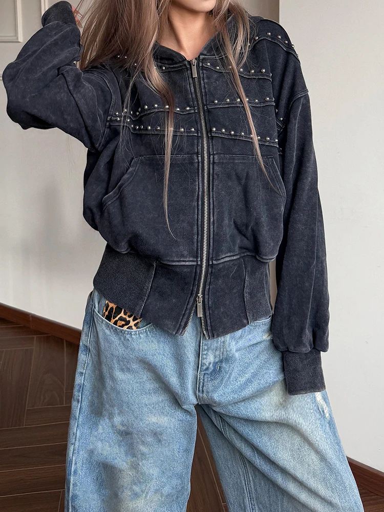 Modischer dunkelgrauer Zip-Hoodie für Damen, schick gewaschen, mit Metallnieten-Verzierung, langärmelige Kapuzenjacke, Herbst, Damen-Streetwear für den Alltag 2026 – Detail 3