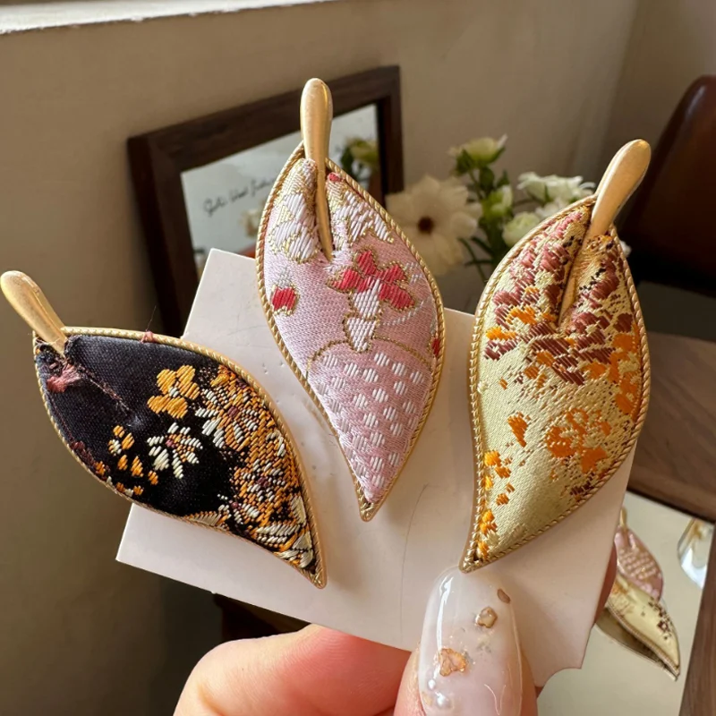 

Leaf Shape Hair Clip Retro Chinese Style Embroidery Hairpins Women Side Duckbill Clip Barrettes Ladies Hearwear Accessories