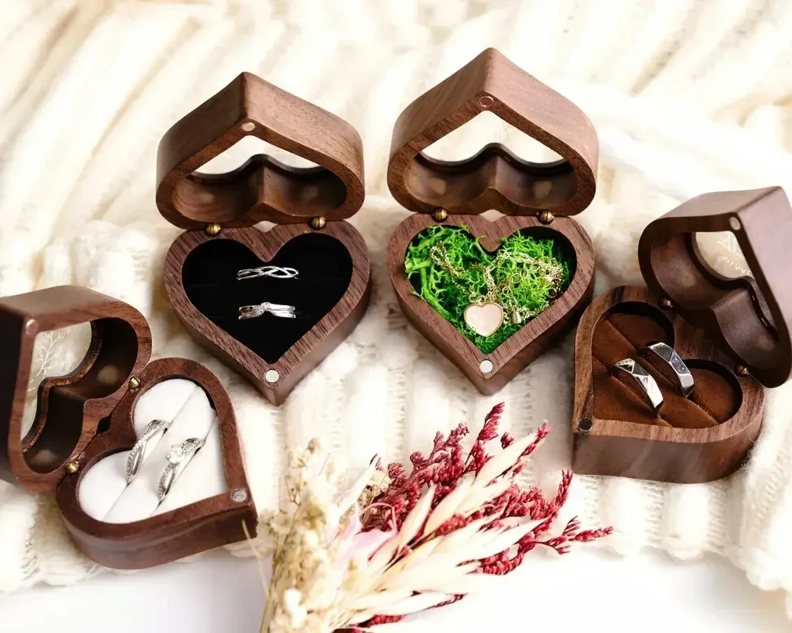 1PCS Free Engraving Custom Love Heart Shaped Walnut Wood Ring Box for Wedding Ceremony Jewelry Box Storage Proposal Wedding Gift