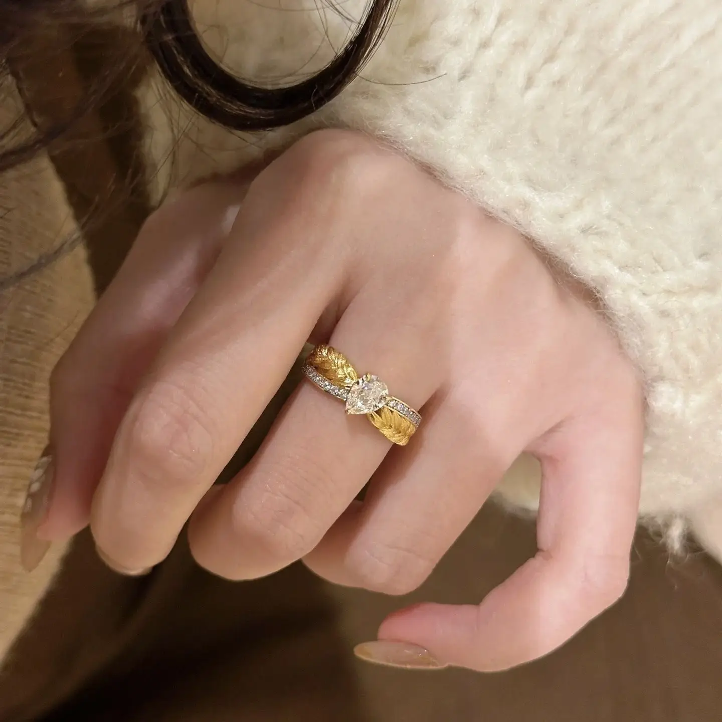 

Mid-Century Style Waterdrop Diamond Wheat Ear Ring Highly Shiny Versatile Elegant Luxury Index Finger Ring for Women