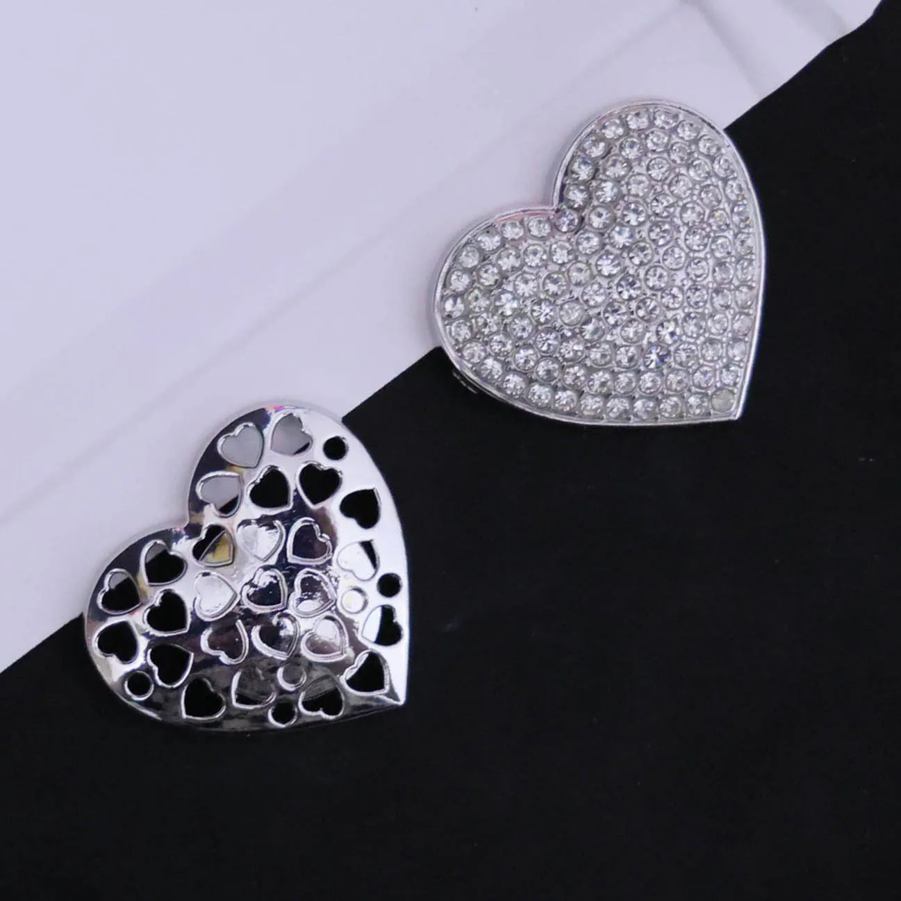 New high-end love rhinestone light luxury magnet suction small brooch fashion badge