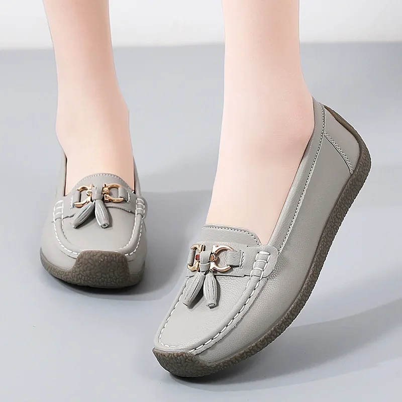 

New Spring Autumn Adult Slip-On Shoes Mom Flats Lady Shallow-Fit Commuter Shoes Casual Women Plus-Size Loafer Moccasins Shoes