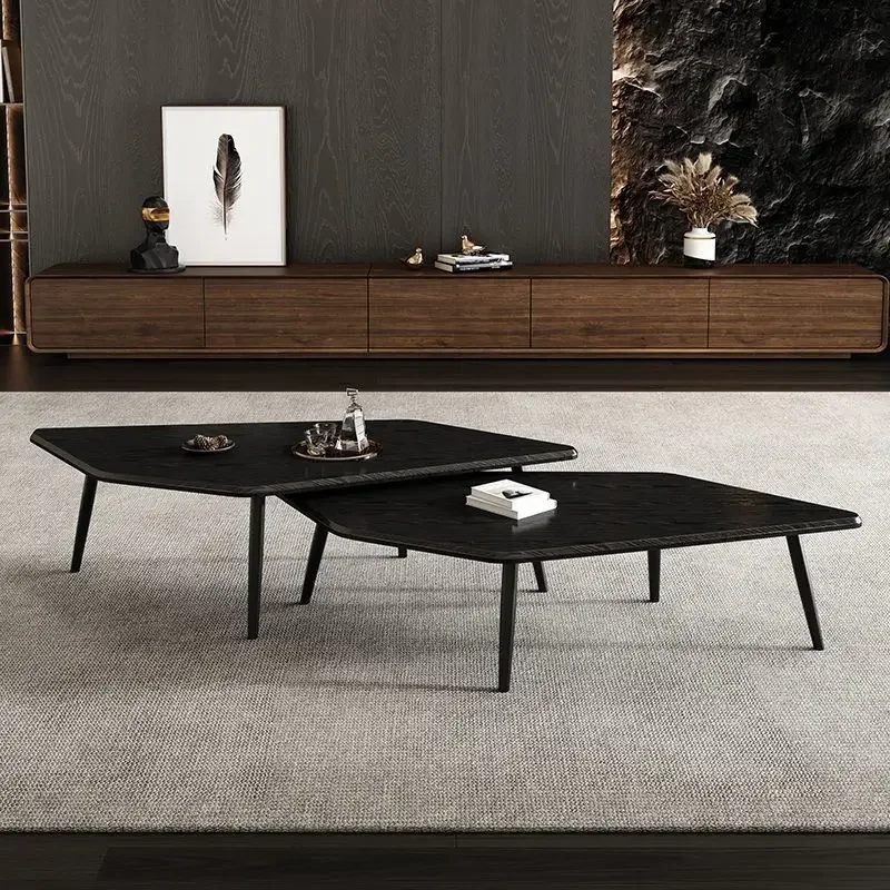 新しい小さなアパート、インターネットで話題のクリエイティブなサイドテーブル、ミニマルなコーヒーテーブル数台