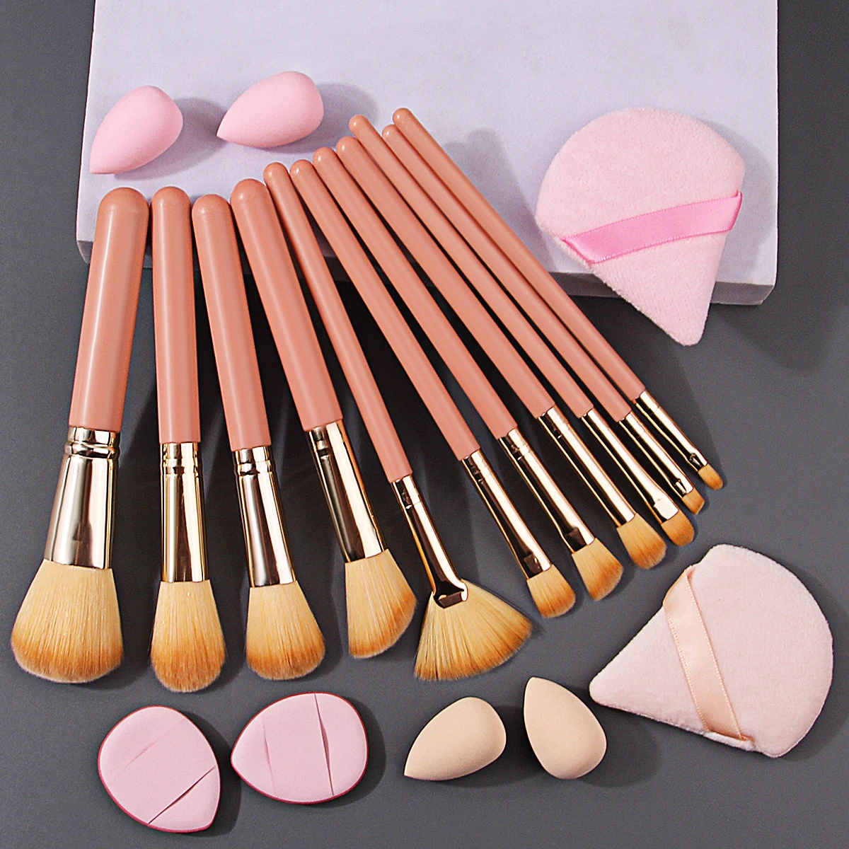 19 STKS Zachte Blush Poeder Gezichtsmake-upborstel Set + massaal driehoekige Poederdons + Vingertop Poederdons/mini spons ei
