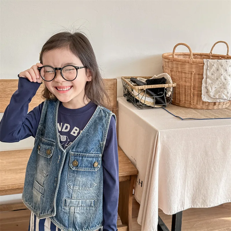 

2024 Spring New Children Sleeveless Denim Vest Jacket Baby Girls V-neck Pocket Vest Kids Boys Cool Vest Baby Denim Clothes