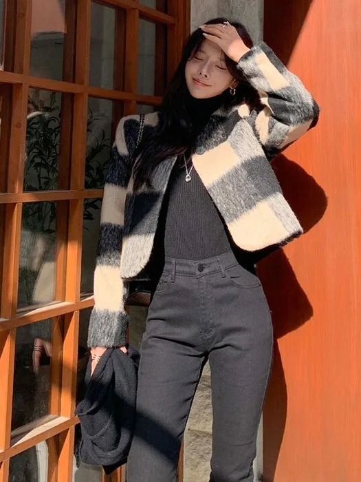 Retro V-Ne Plaid Woolen Coat Women Chic Winter Cotton Lined ort Design Suitabili for All Ages And Body pes