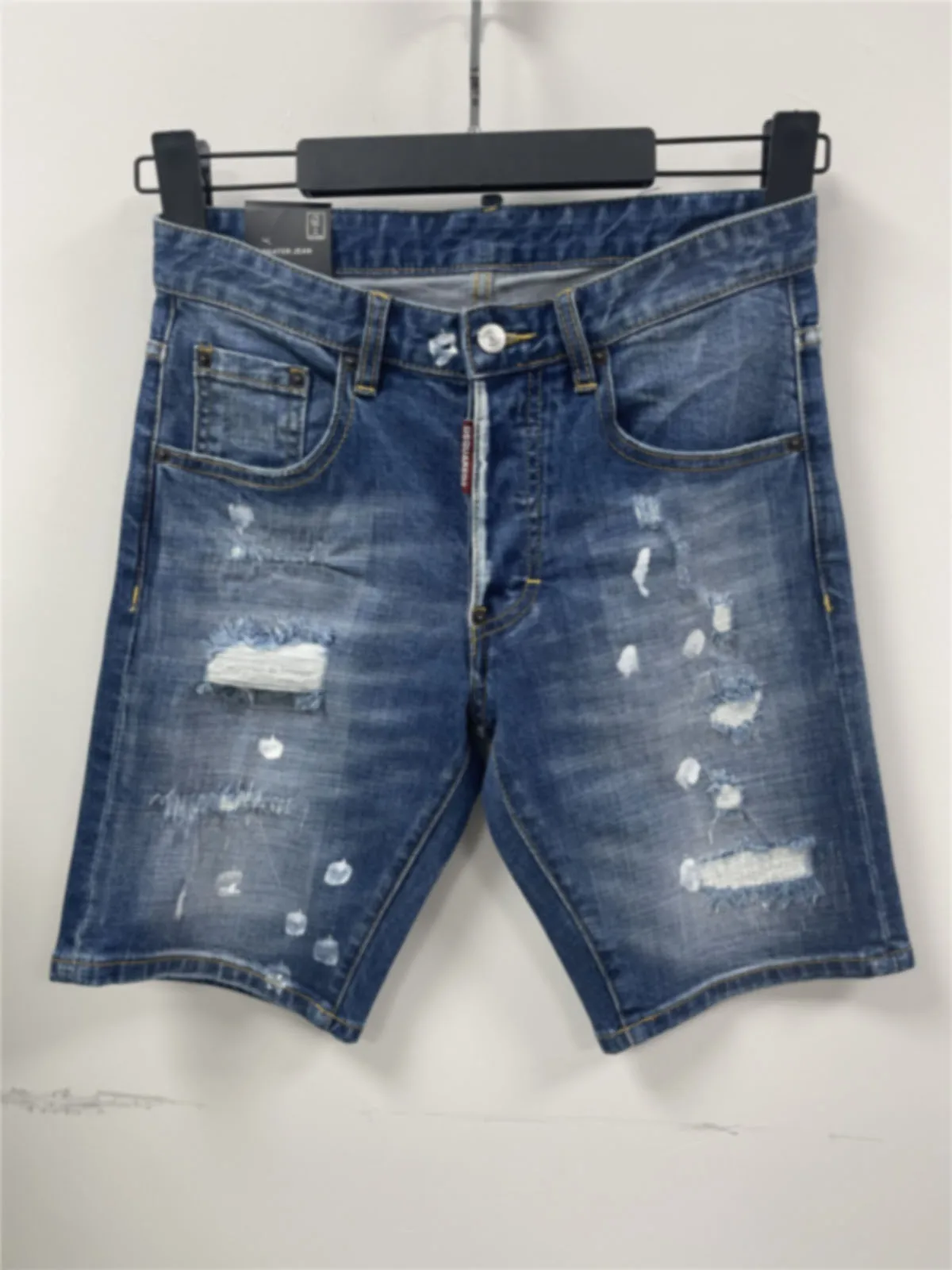 

2024 Spring/Summer New D2 Jeans Trendy Men's Wear and Tear Patches Painted Slim Fit Blue Jeans Shorts Men's