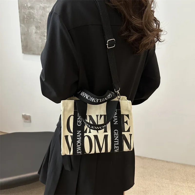 حقيبة كتف نسائية من القماش الفاخر الخفيف 2025 - ريترو - تصميم عصري مطبوع عليه حروف #5