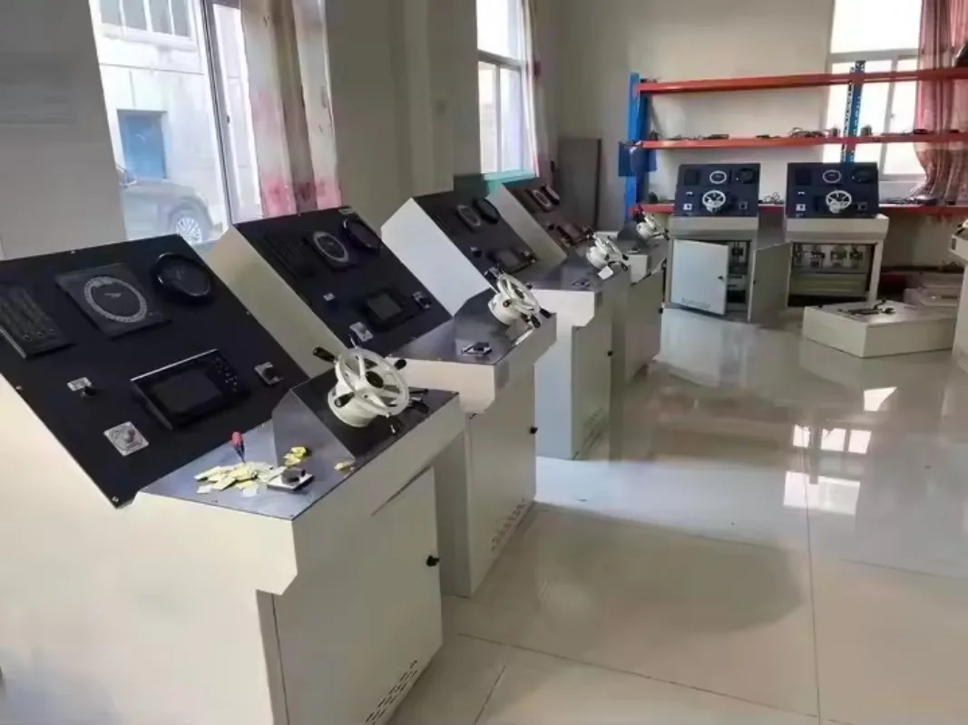 Konsol sistem kontrol kemudi laut
