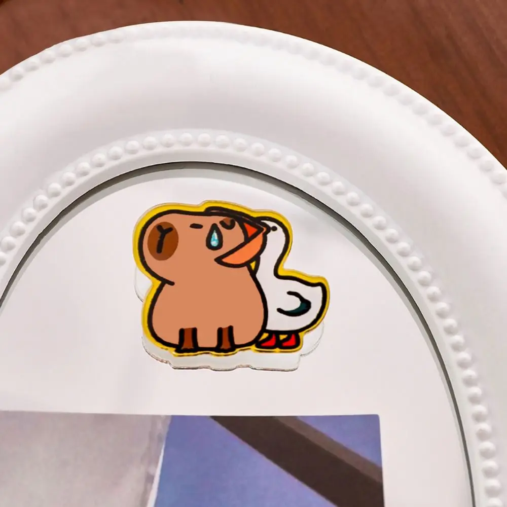 เครื่องประดับ Breastpin อะคริลิค Capybara Pin น่ารัก Kapibara สุนัขร้อน Capybara เข็มกลัดสร้างสรรค์สัตว์ Lotus Capibara Badge กระโปรง