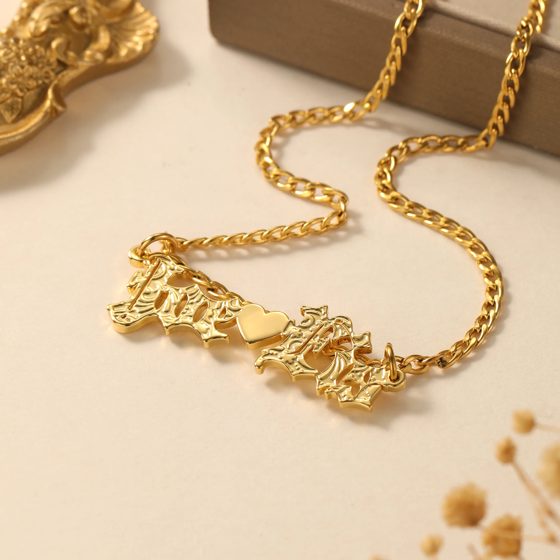 Customized Vintage English Name Necklace Heart Pendant Stainless Steel 18K Gold Plated Antique Personalized Jewelry Gift for Her