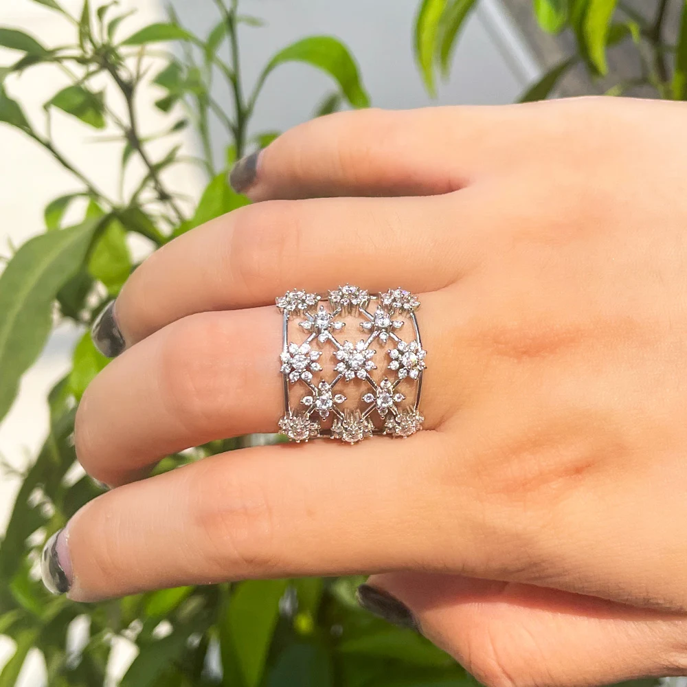CWWZircons Adjustable White Gold Plated Cubic Zirconia Cluster Flower Hollow Out Big Wide Bridal Wedding Rings for Women R224