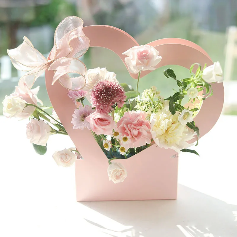 

5Pcs Valentine's Day Love Flower Boxes Portable Heart Shaped Hollow Out Flower Box Waterproof Flower Basket Best Gift for Weddin
