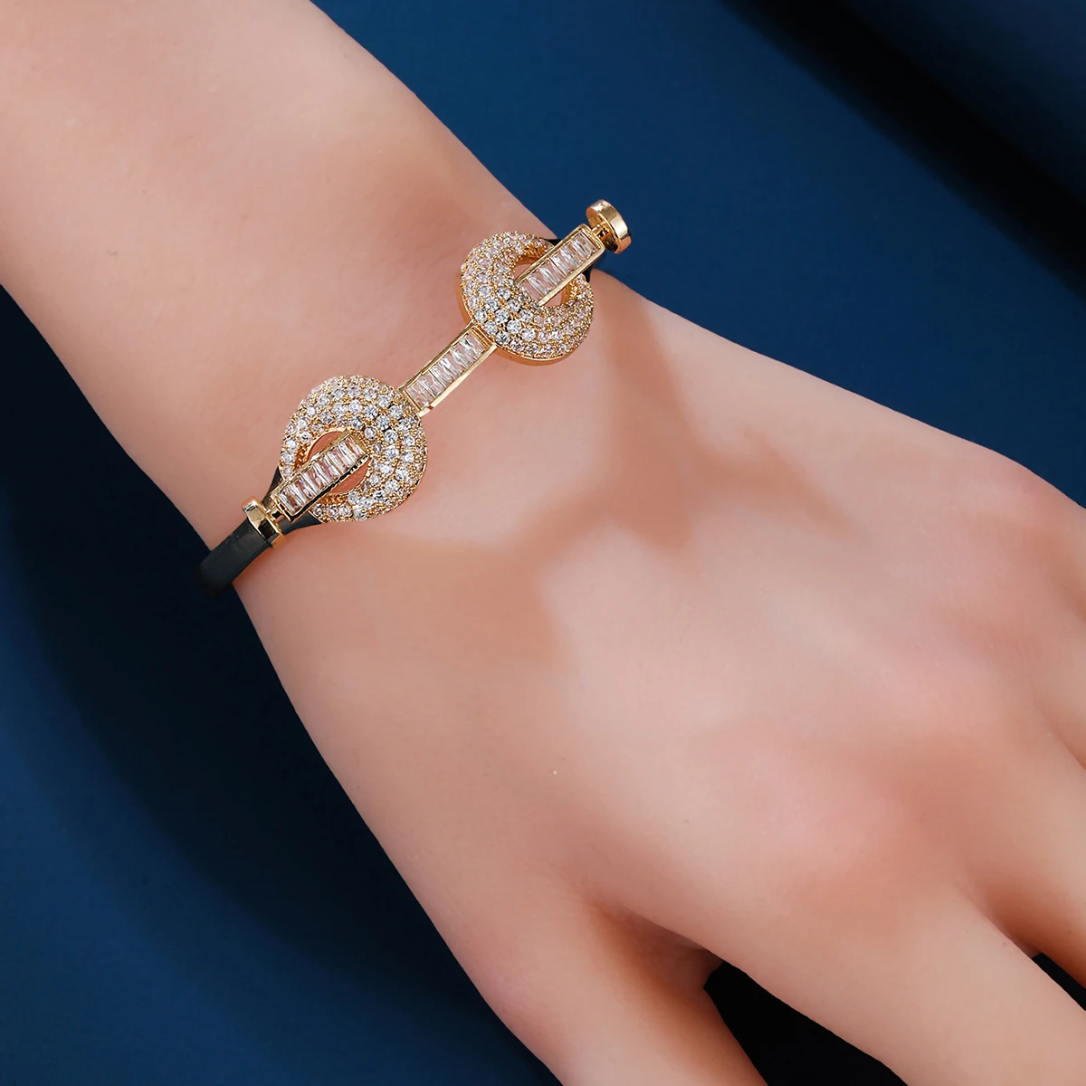 

2025 New Cubic Zirconia Geometric Characteristic Bracelet for Women Office Parties Friend Gifts Jewelry Accessories