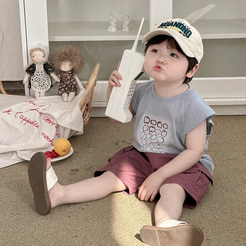 

Baby boy summer vest set, infant clothing, stylish summer outfit for boys, two-piece set with cargo shorts, lightweight