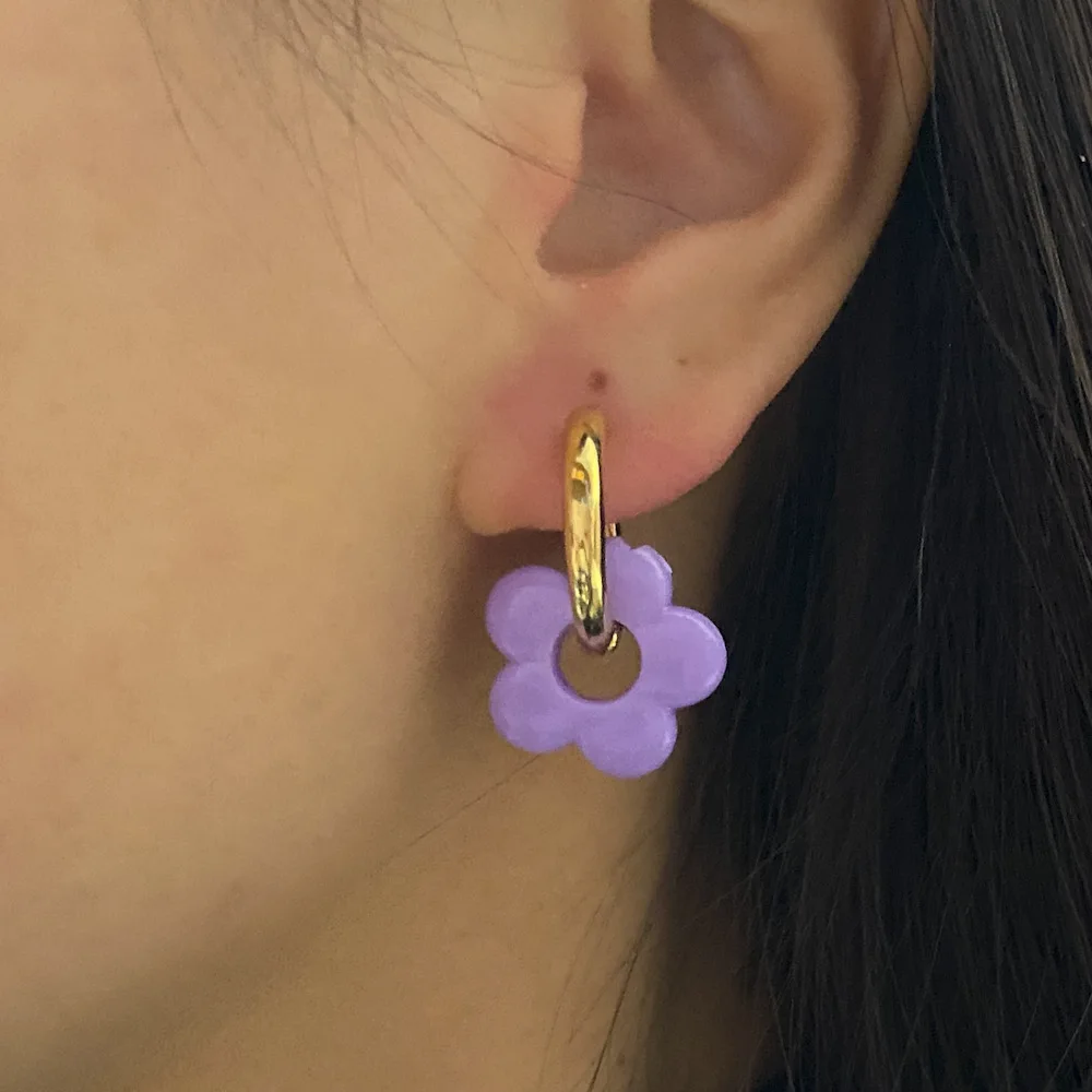 

New Personality Cute Versatile Ins Style Resin Flower Copper Earrings Are Fashionable And Cute Flower Drop Earrings For Women