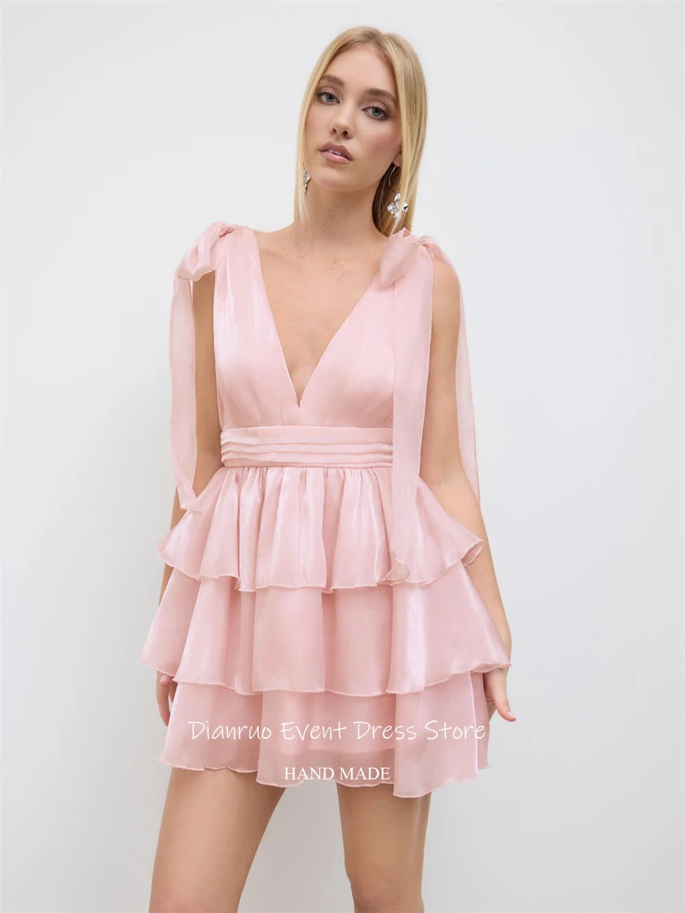 Dianruo Rosa A-Linie-Abschlussballkleid, tiefer V-Ausschnitt, Mini-Chiffon, Heimkehrkleider, hübsche Rüschen, abgestufte Schleife, Geburtstagskleider, individuell gestaltet
