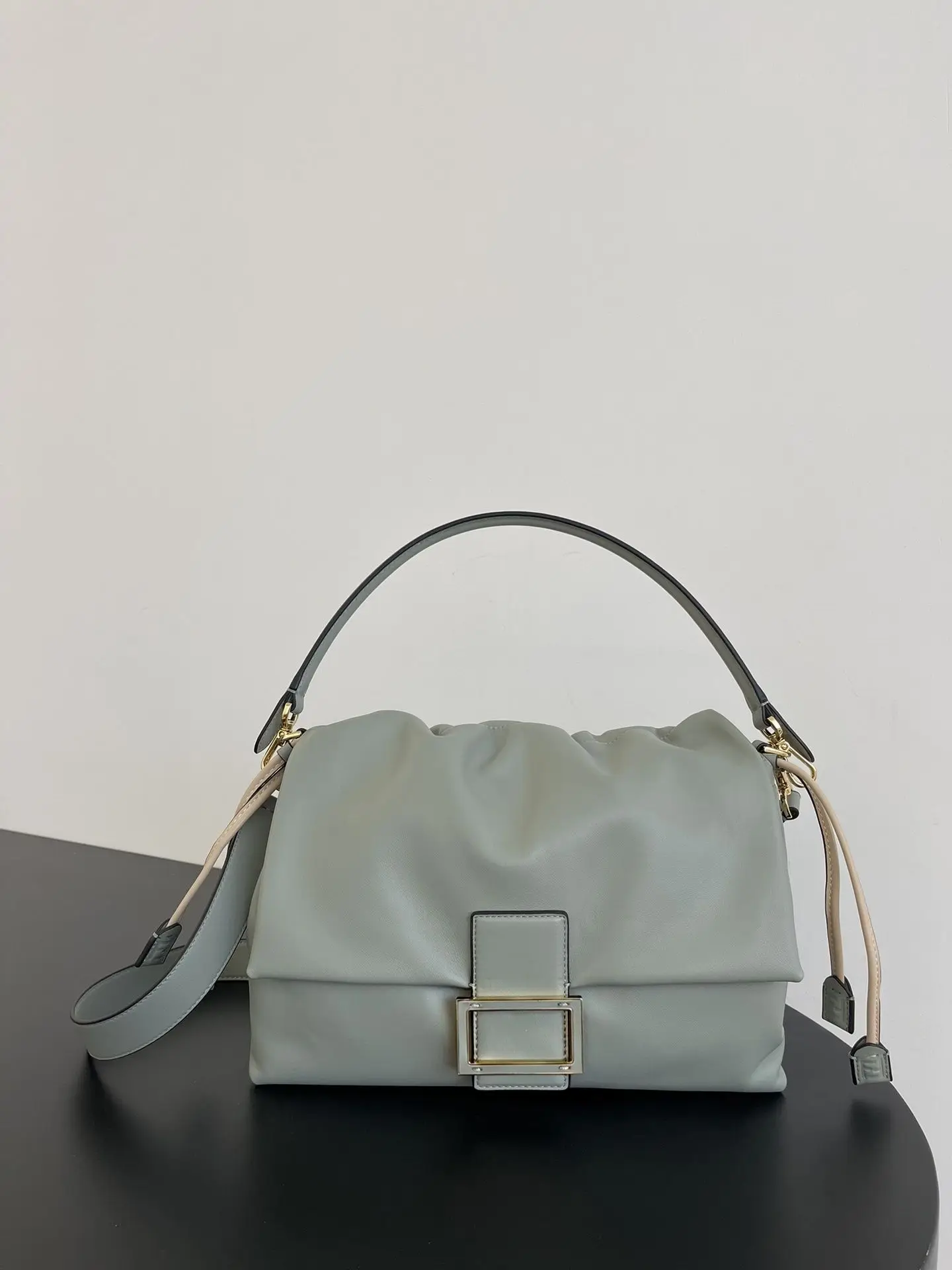 

Soft Leather Cloud Pleated Drawstring Casual Chic Women's Crossbody Handbag Commuter Shoulder Bag Simplistic Design