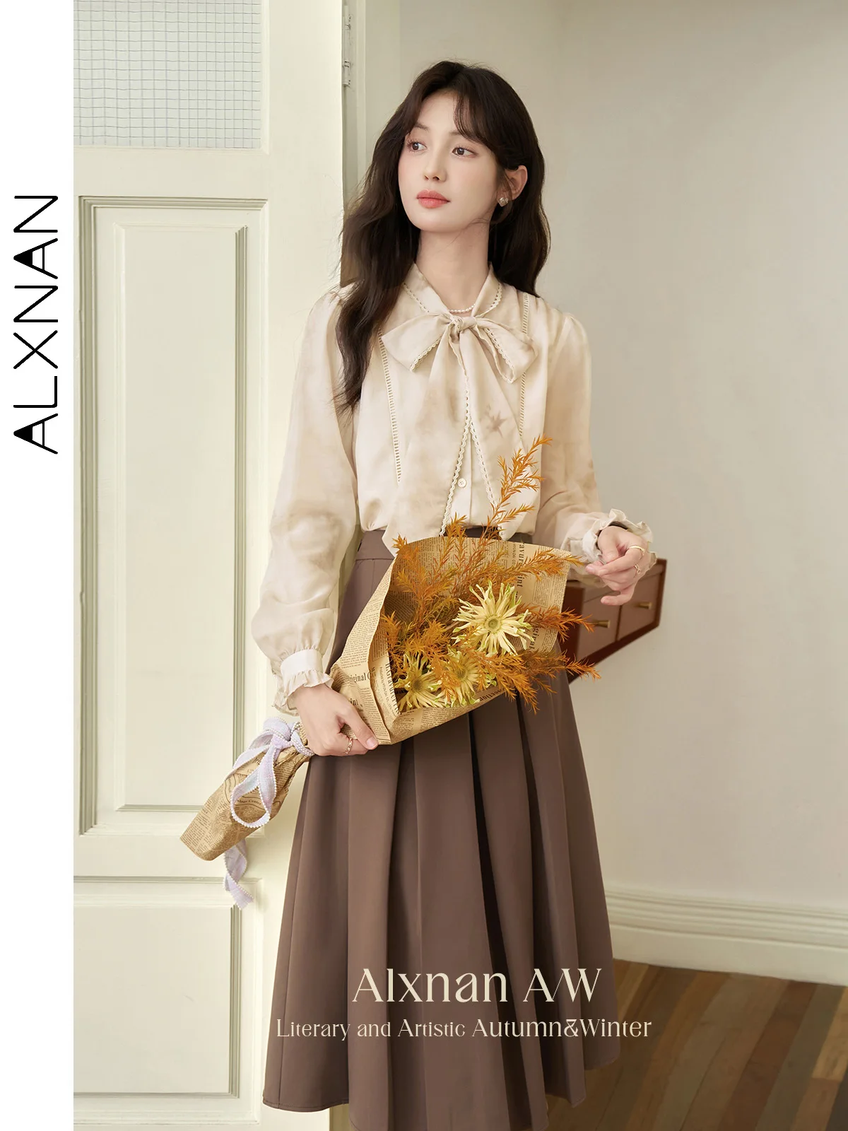 

ALXNAN Women's French Romantic Shirts Sweet V-neck Lace-up Bow Petal Sleeve 2024 Autumn Winter Apricot Female Casual Tops L39729