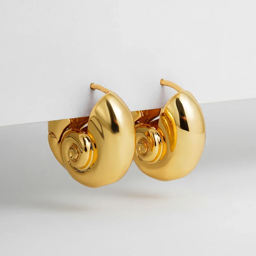 Pendientes de aro gruesos de Metal hueco de concha de mar a la moda para mujer, pendientes Huggie de concha de caracol chapados en oro, regalos de joyería llamativos