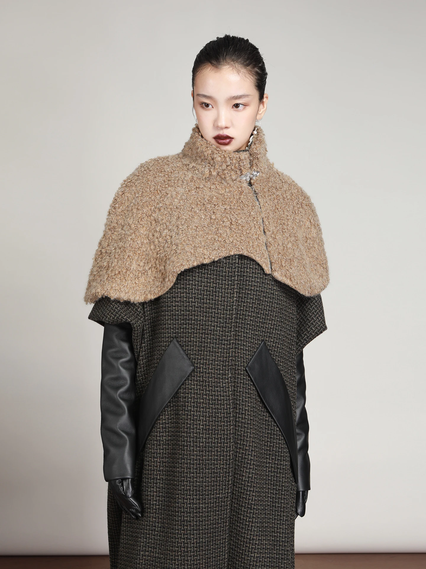 

MIAHAN2025 Зимний Новый Модный Шерстяной Плащ-Шарф на Одной Пуговице, Теплый, Универсальный, для Ежедневных Поездок, Асимметричный, с Волнообразным Узором