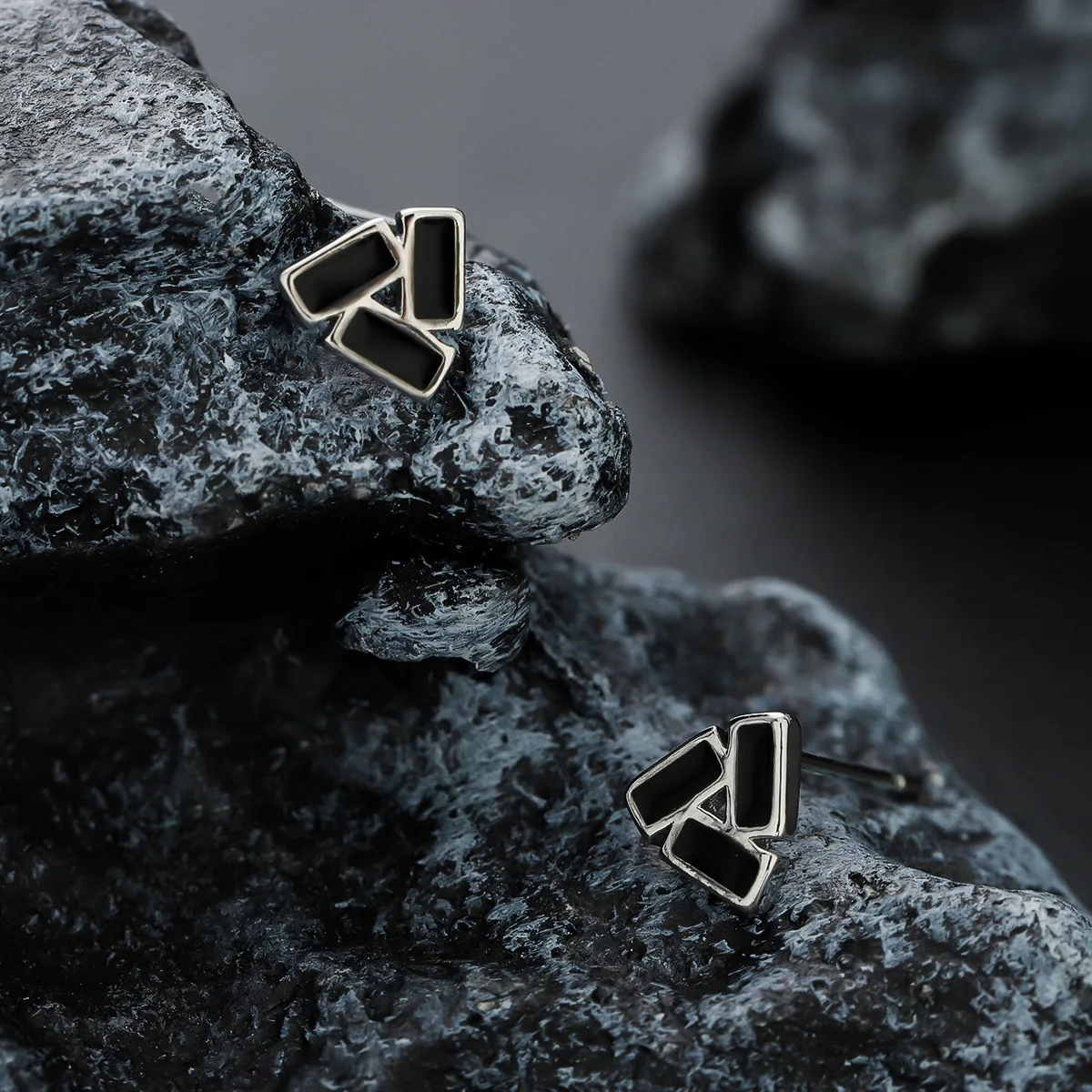 Geometrische Dreieck Basis Glasur Männer Stud Ohrringe INS Unregelmäßige Schwarz Farbe Ohrring Für Frauen Mode Schmuck Zubehör