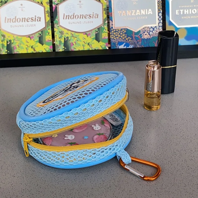 Snoopy Mesh Kosmetiktasche Cartoon Geldbörse Tragbare Mini Lippenstift Aufbewahrung Kleiner Reiseschlüssel Kopfhörer Organizer Tasche mit Haken