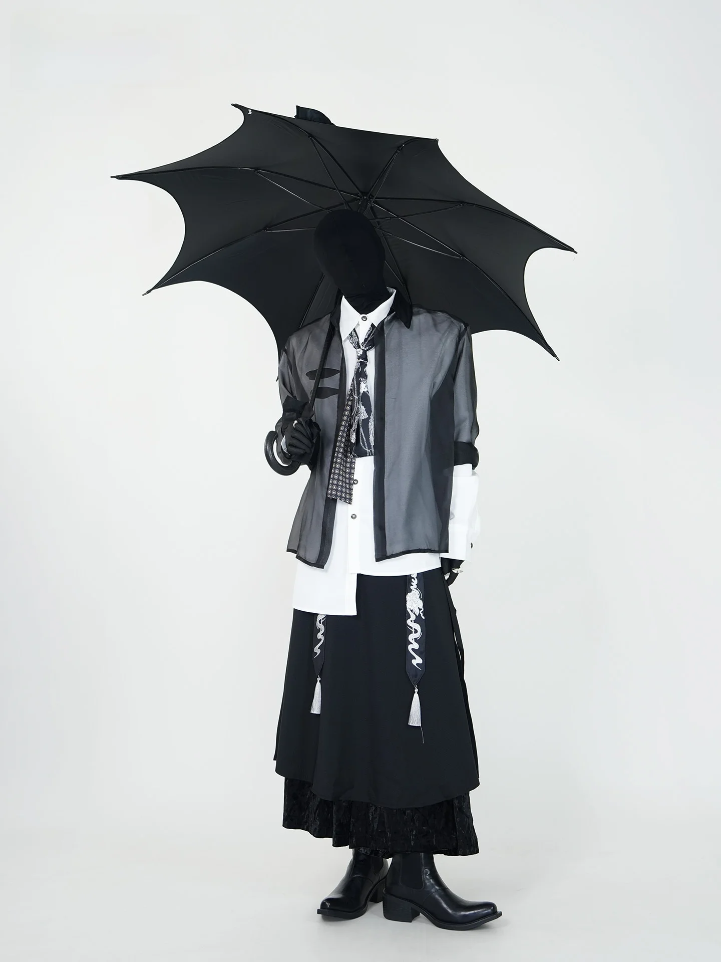 

VE2 Men's Long Sve irt Hollow out Design adual Fade Me Two-Piece Set Faionable High-End Sle Breathable Polyester