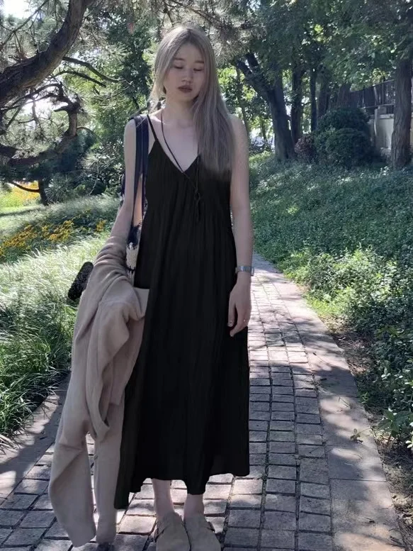 

plus Size Women's V-Neck Strap Dress Summer New Waist Cinching Slimming Belly Covering Design Sense Pleated Long Dress
