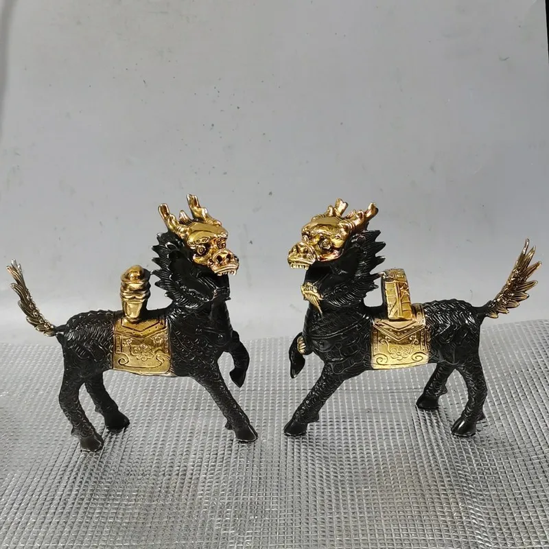 A pair of gold-plated copper-colored ornaments for desktop display, home living room craft gifts, Kirin bronze pieces