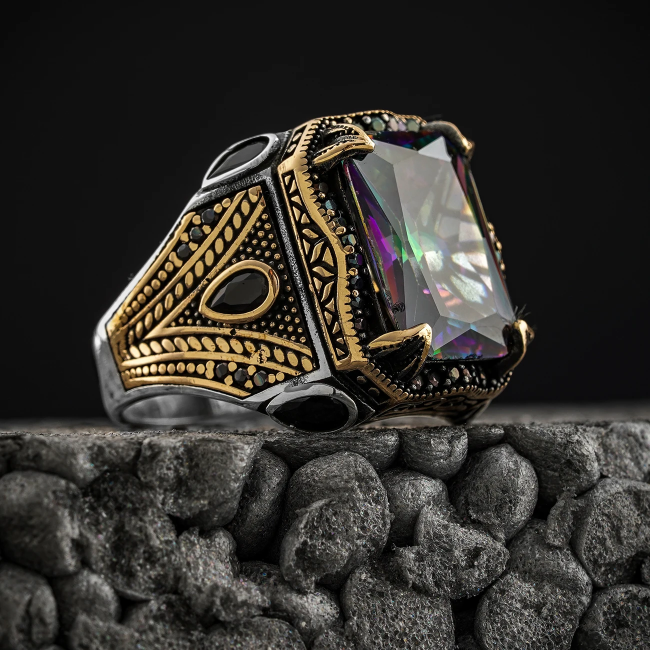 

2022 New Copper Material Open Adjustable Ring Color Square Gemstone Personality High Jewelry Luxury Men Wear Wedding Gifts